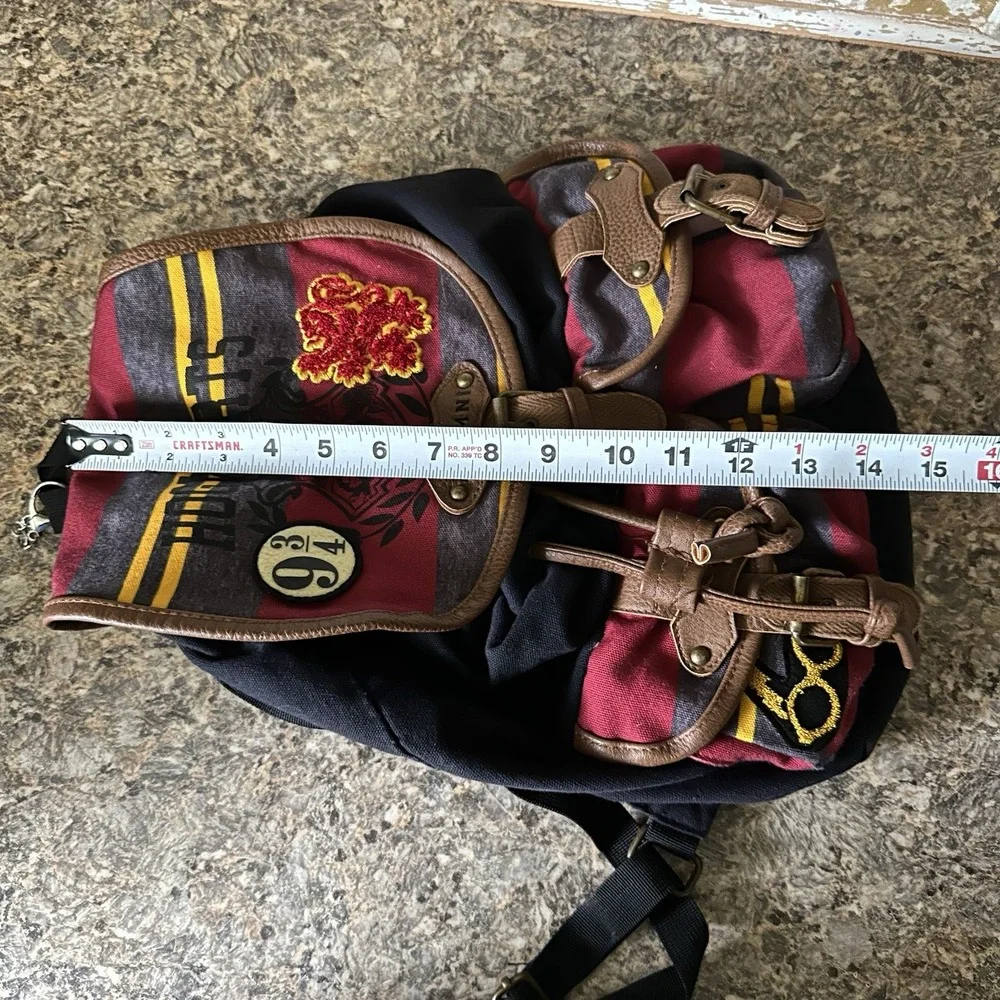 Harry Potter Hogwarts Alumni Backpack Gryffidor Travel School Bag Black Red